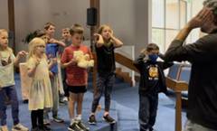rabbi teaching kids version of prayer in sanctuary